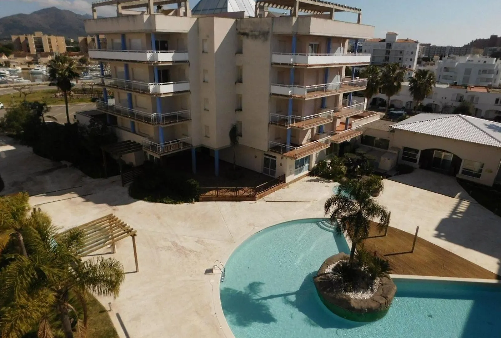 Appartement In Roses Mit Grill, Gemeinschaftlichem Pool Und Terrasse